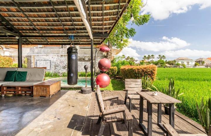 Big Brother Surf Inn Canggu  Bagian luar foto