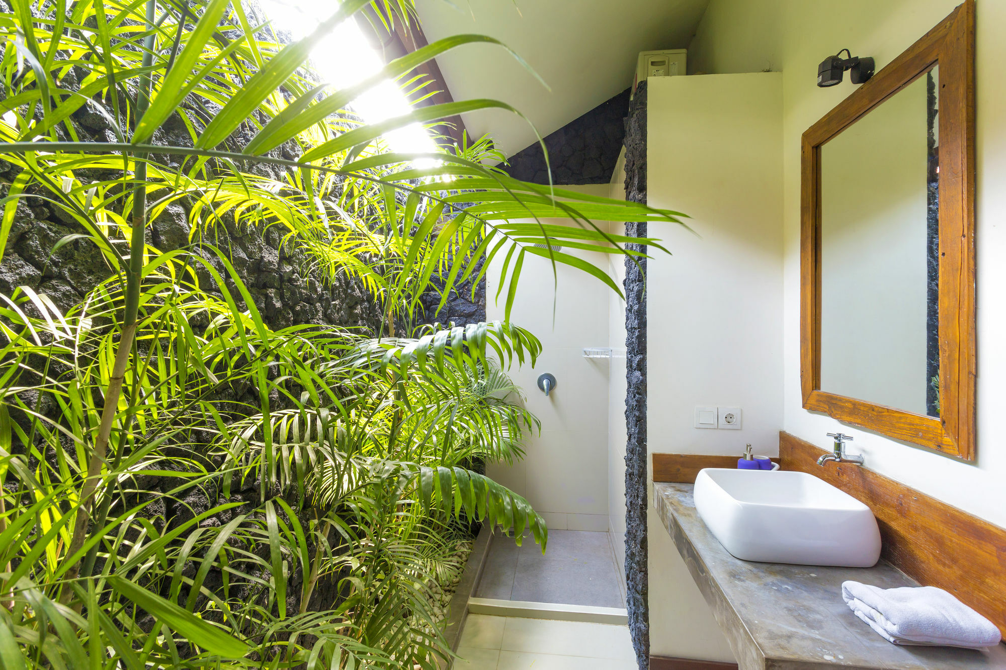 Big Brother Surf Inn Canggu  Bagian luar foto