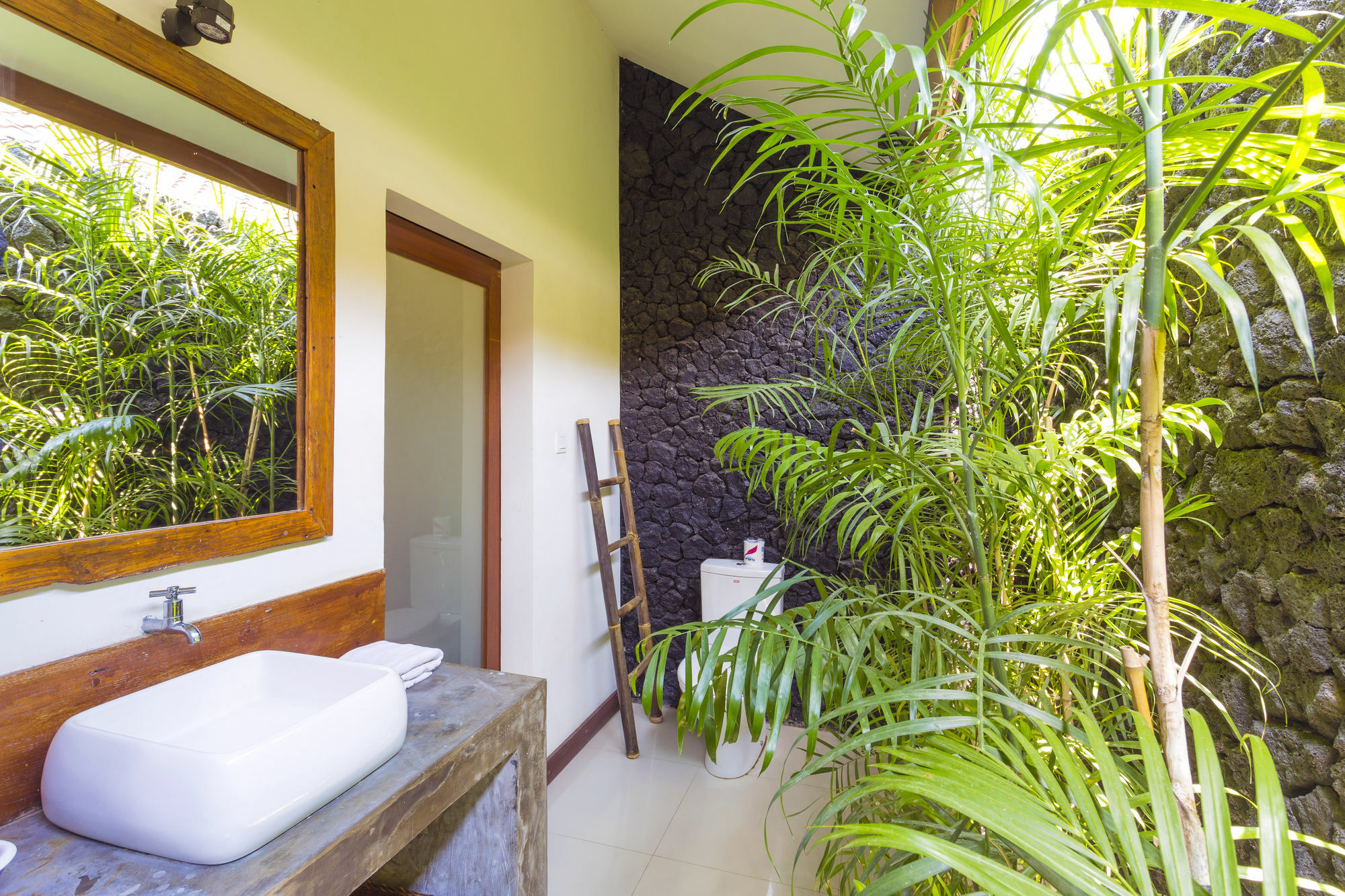 Big Brother Surf Inn Canggu  Bagian luar foto