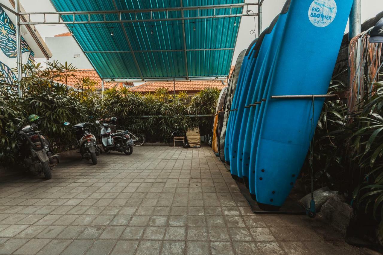 Big Brother Surf Inn Canggu  Bagian luar foto
