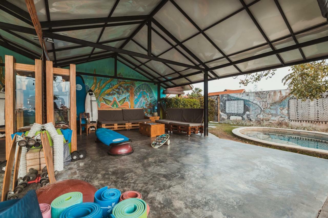 Big Brother Surf Inn Canggu  Bagian luar foto