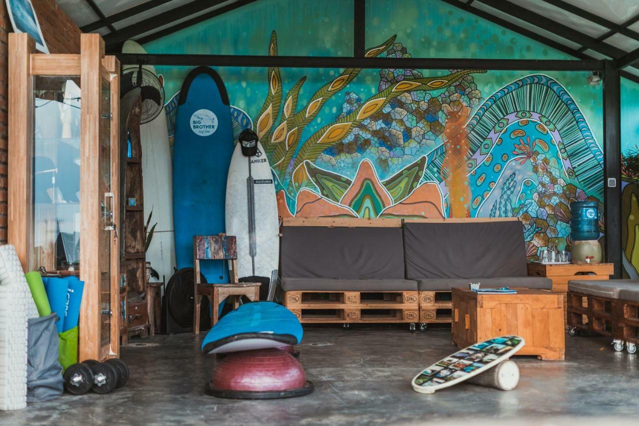 Big Brother Surf Inn Canggu  Bagian luar foto