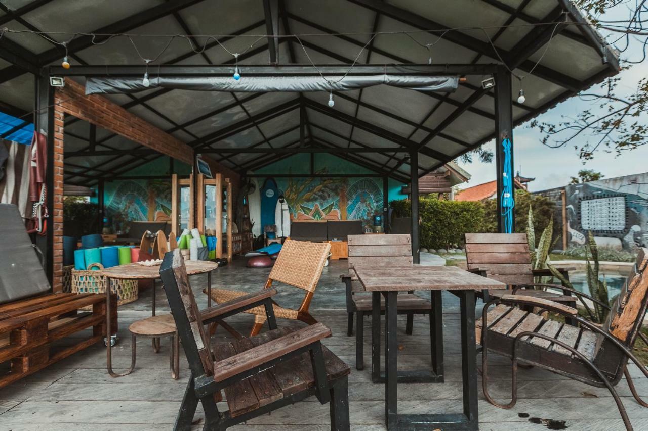 Big Brother Surf Inn Canggu  Bagian luar foto