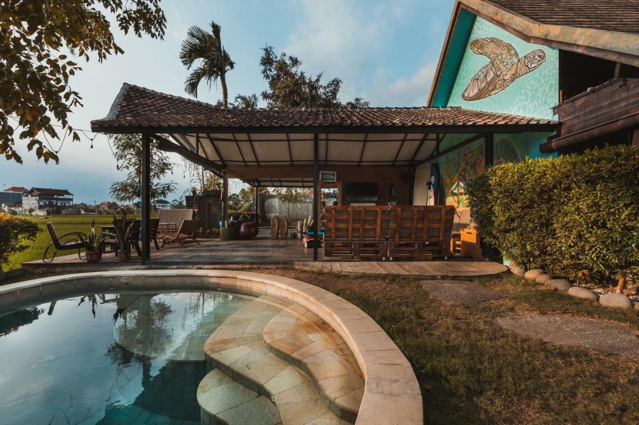 Big Brother Surf Inn Canggu  Bagian luar foto