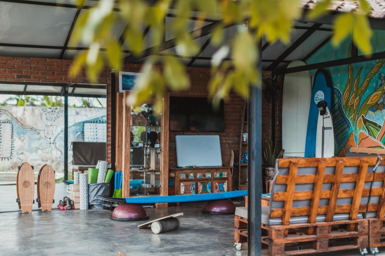 Big Brother Surf Inn Canggu  Bagian luar foto